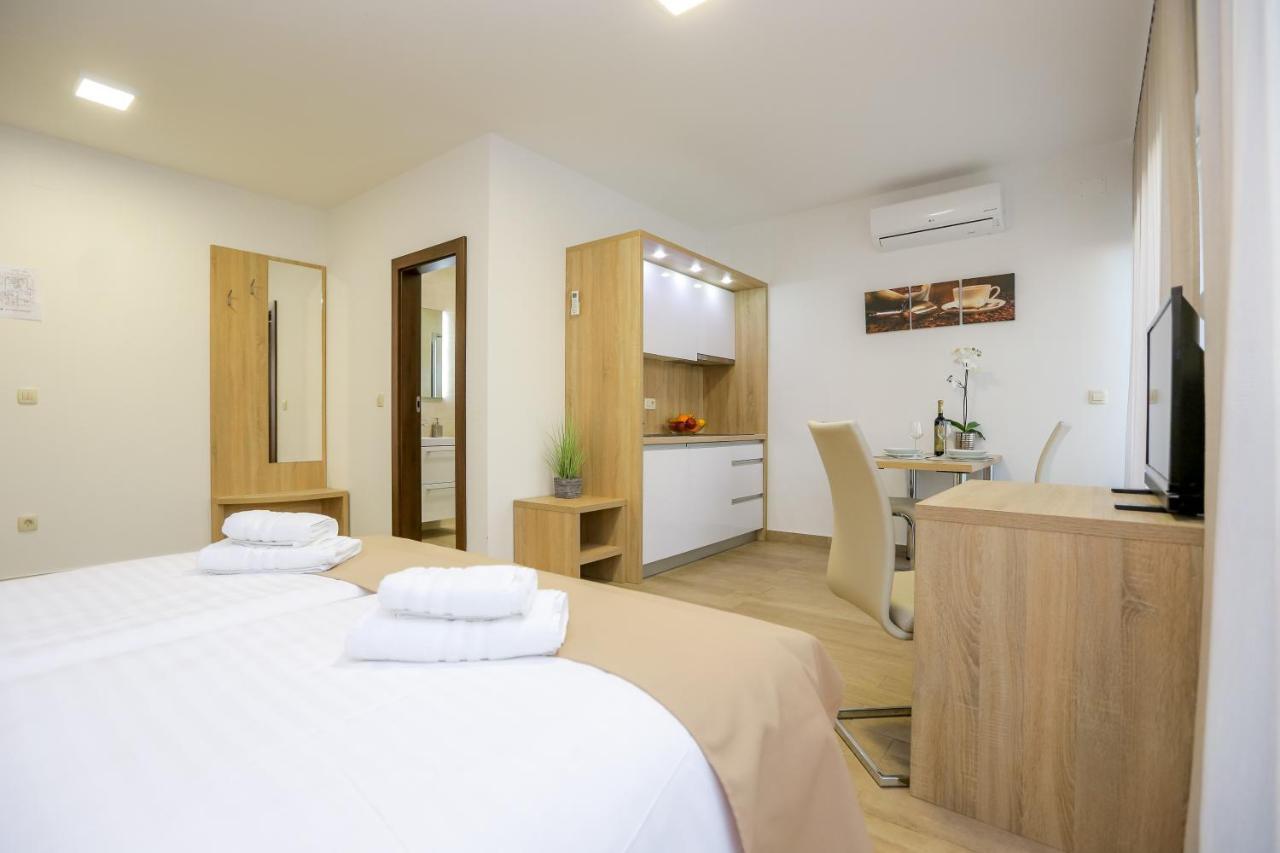 Villa Astoria Biograd Na Moru Esterno foto